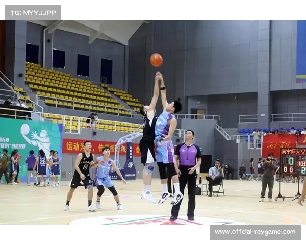 洛克公园少年模仿NBA球星动作,篮球文化深入基层 洛克公园少年模仿NBA球星动作,篮球文化深入基层