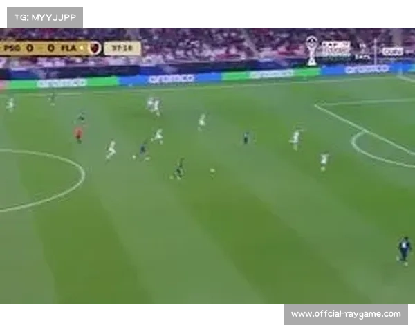 加时赛点球决胜，巴黎圣日耳曼门将萨福诺夫扑救定格瞬间